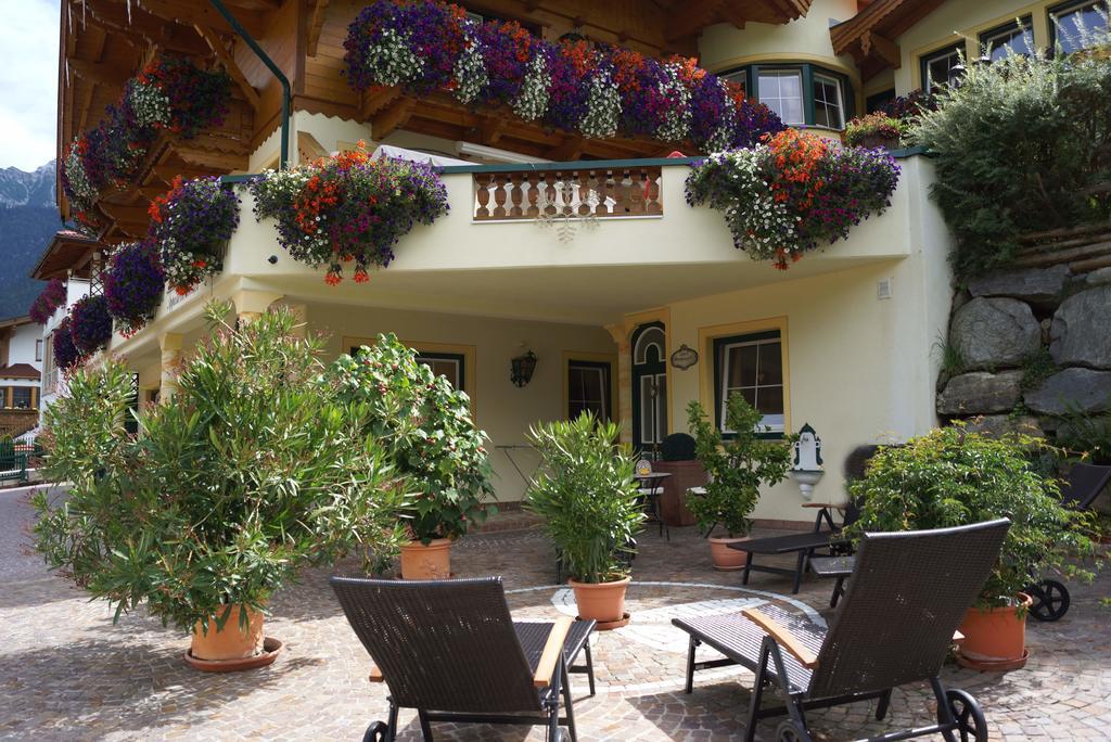 Appartementhaus Olympia Schloessl Neustift im Stubaital Exterior foto